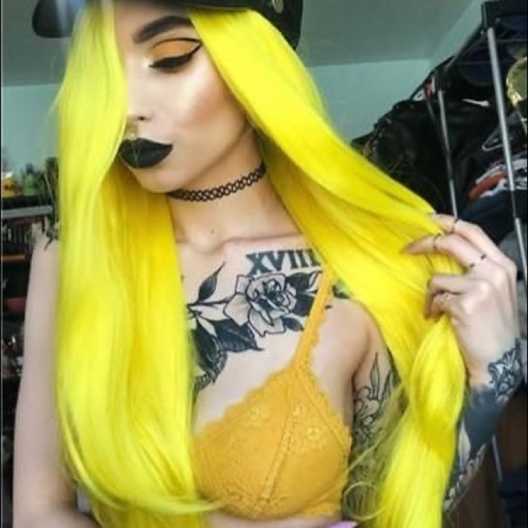 💫 22” YELLOW STRAIGHT LACE FRONT WIG💫 *NEW*